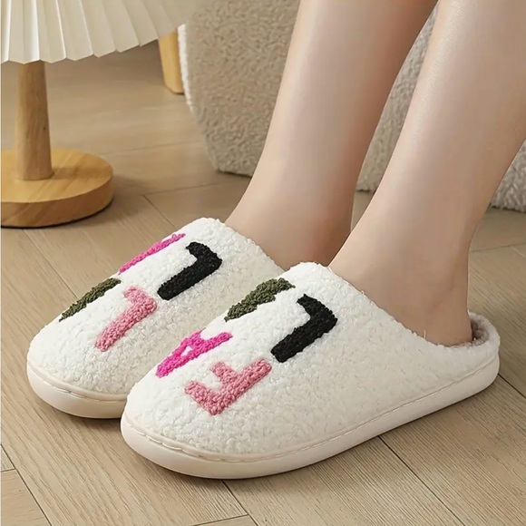 LAST ONE! NEW Cozy White Fuzzy Slippers. Fa La La - Picture 3 of 6